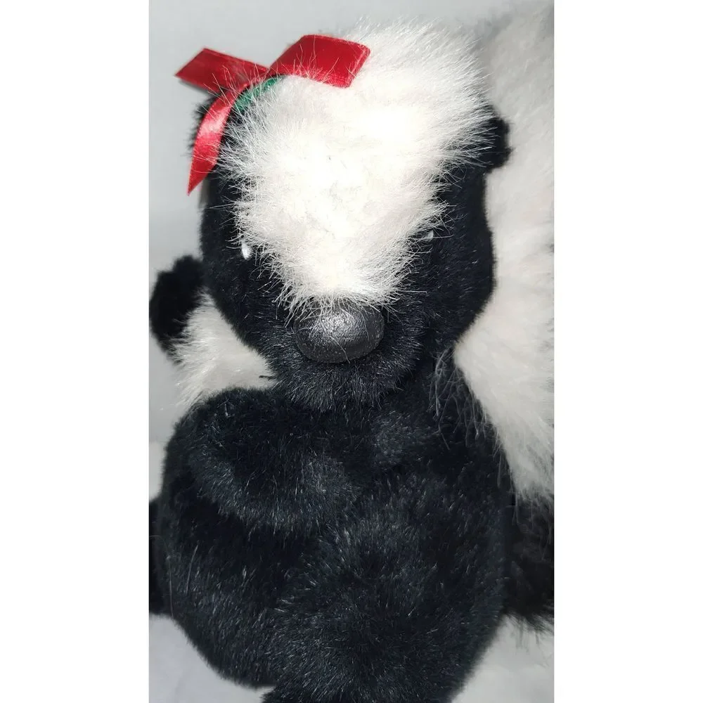 Vintage Applause Plush Touch of Holly Skunk Christmas 1988 9”